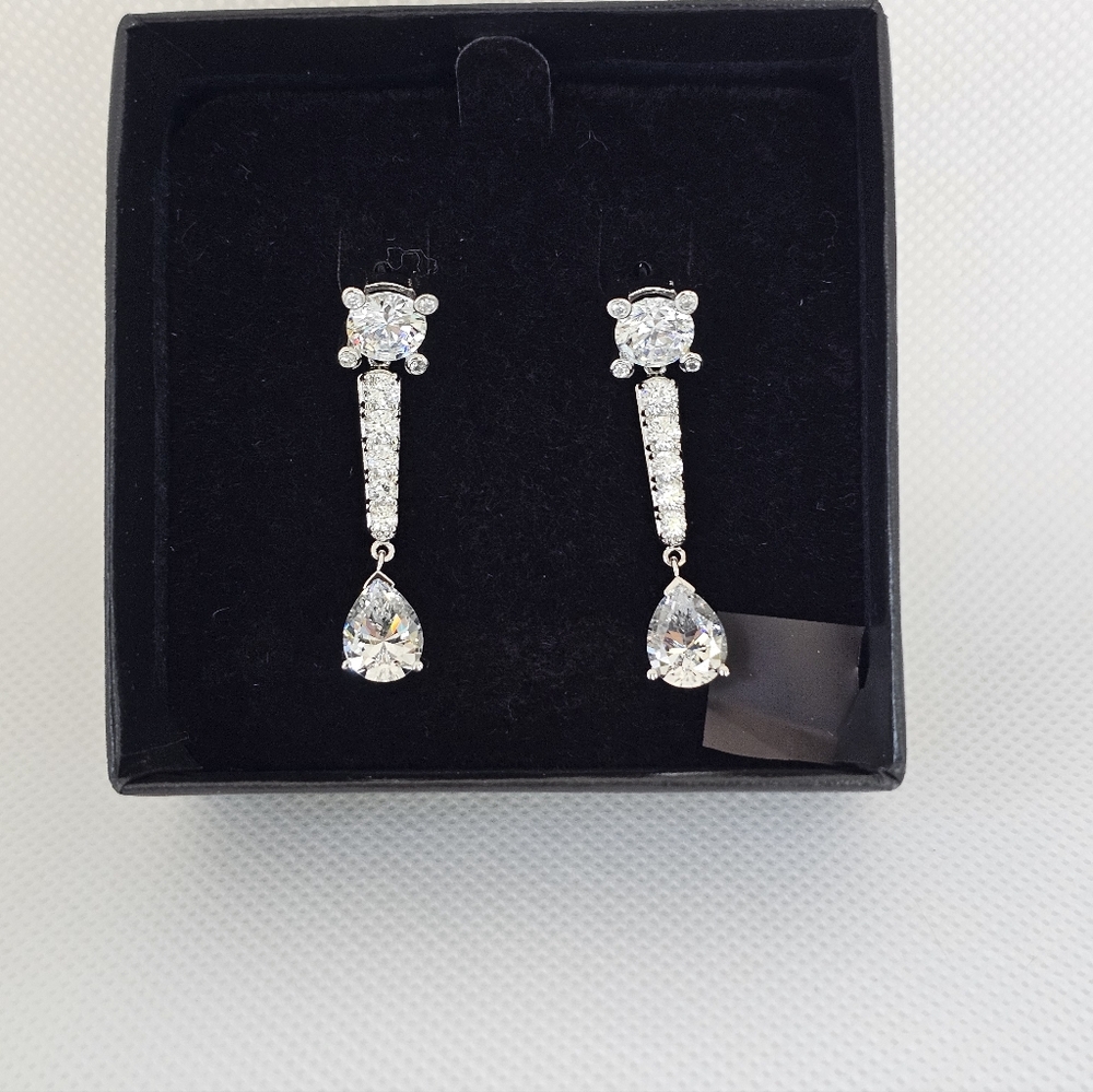Genuine Victoria Wieck Absolute Diamond Simulant Drop Earrings. NEW